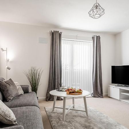 Lovely Modern 2 Bed City Centre Apartment With Free Parking - Double Or Twin Beds Available 울버햄프턴 외부 사진
