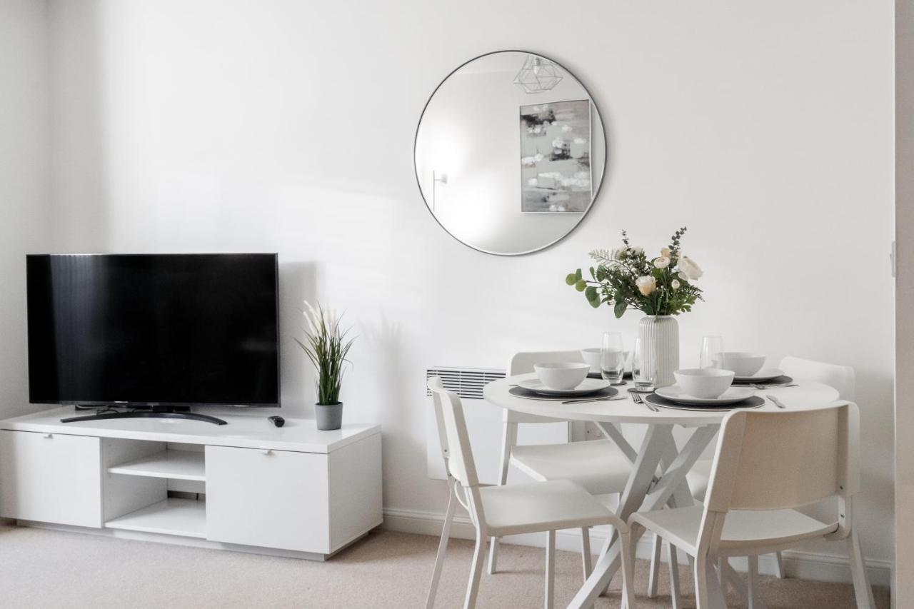 Lovely Modern 2 Bed City Centre Apartment With Free Parking - Double Or Twin Beds Available 울버햄프턴 외부 사진