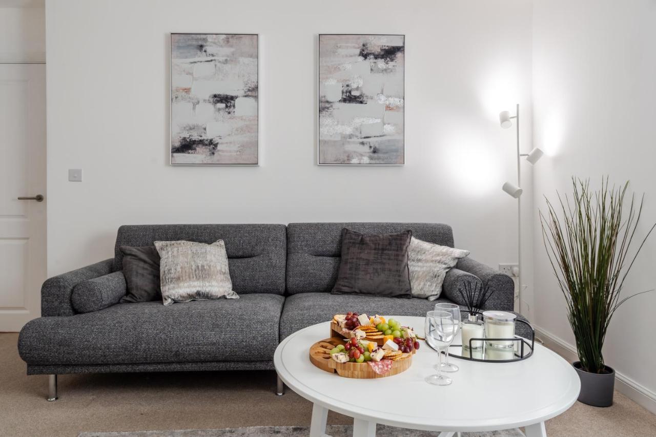 Lovely Modern 2 Bed City Centre Apartment With Free Parking - Double Or Twin Beds Available 울버햄프턴 외부 사진