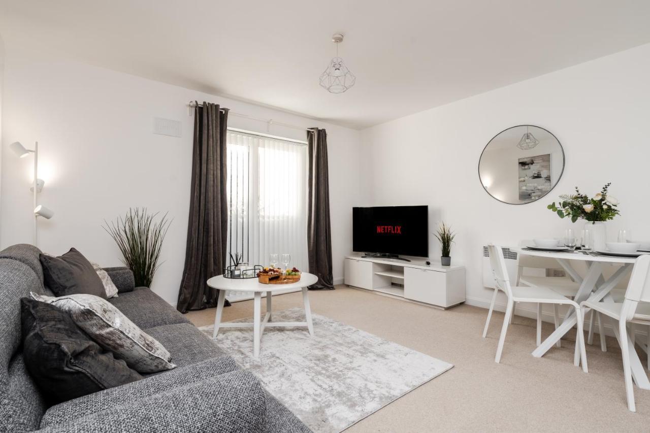Lovely Modern 2 Bed City Centre Apartment With Free Parking - Double Or Twin Beds Available 울버햄프턴 외부 사진
