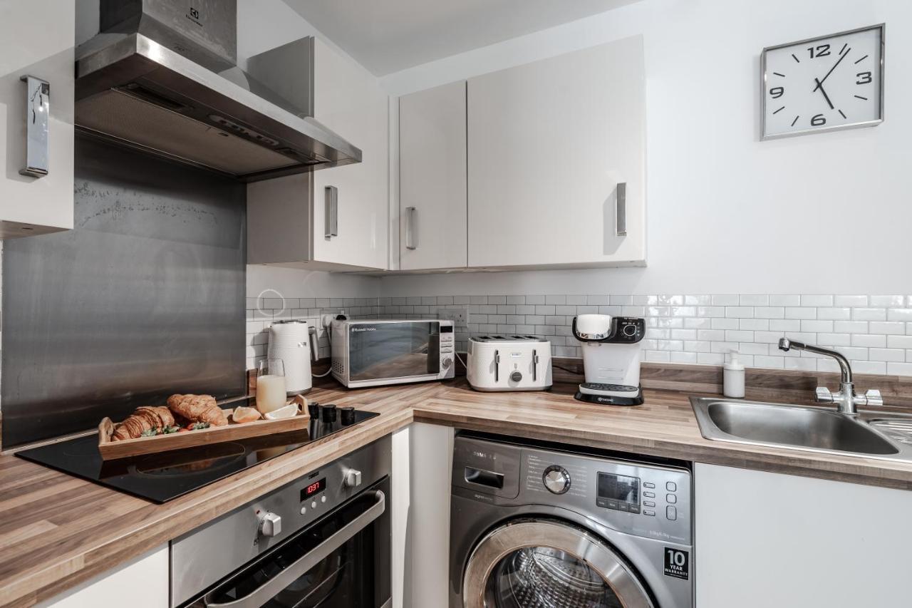 Lovely Modern 2 Bed City Centre Apartment With Free Parking - Double Or Twin Beds Available 울버햄프턴 외부 사진