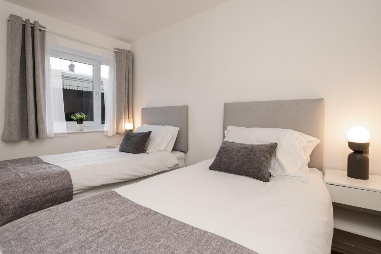 Lovely Modern 2 Bed City Centre Apartment With Free Parking - Double Or Twin Beds Available 울버햄프턴 외부 사진