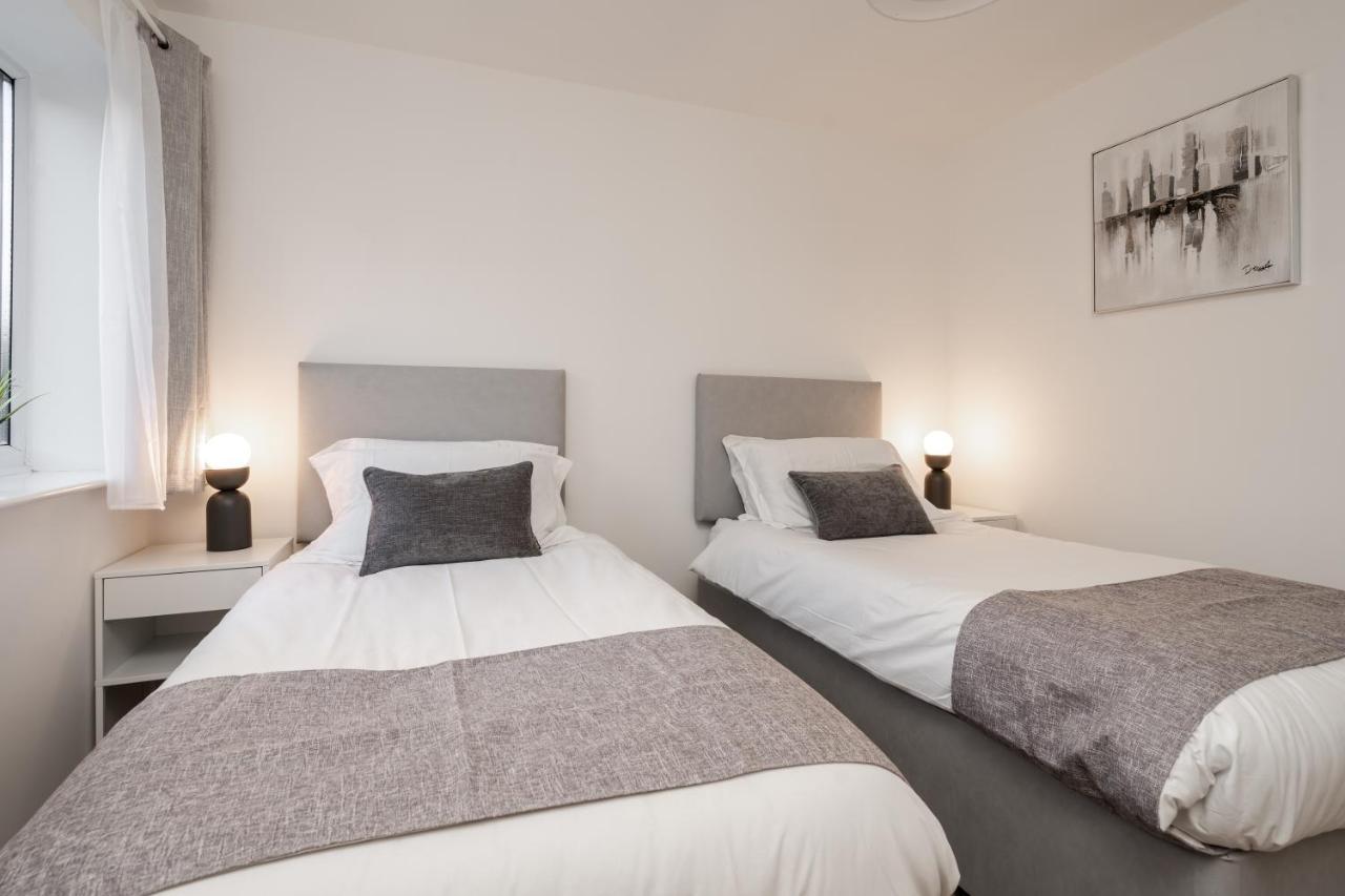 Lovely Modern 2 Bed City Centre Apartment With Free Parking - Double Or Twin Beds Available 울버햄프턴 외부 사진